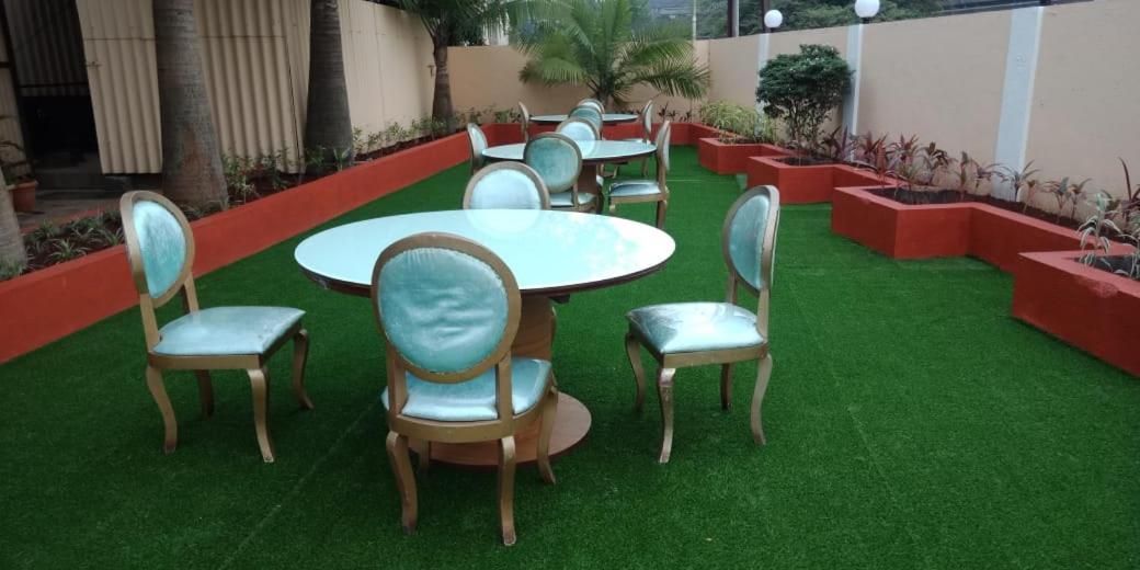 Hotel Aristro Lonavala Exteriér fotografie