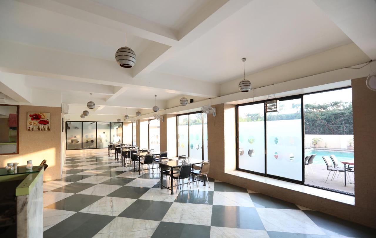 Hotel Aristro Lonavala Exteriér fotografie